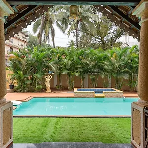 Lavish Executive With Private Swimming Pool *
