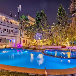 The Boho, Vagator Goa Near Thalassa 호텔 안주나