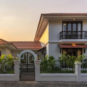 Villa Anjor, By Noor *