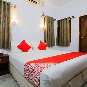 Oyo 4247 Pande Residency Hotel Patnem Beach