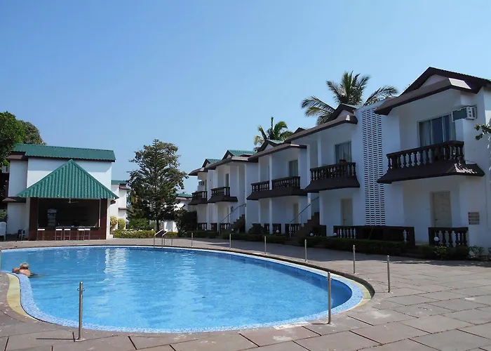 Bollywood Sea Queen Beach Resort Betalbatim photo