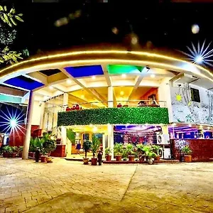Hotel The Center Court & Varca