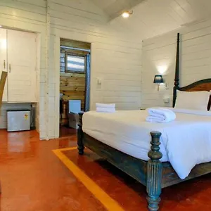 Lotus Feet Hotel Morjim