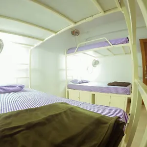 Bonds Hostel Candolim