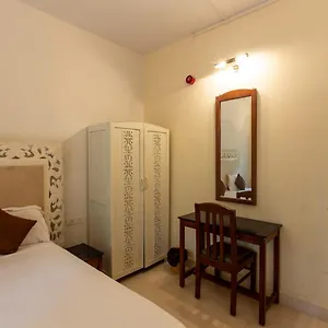 2bhk Near With Pool By Roomzaway