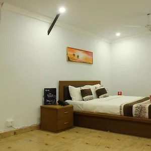 Oyo 798 Road Hotel Candolim