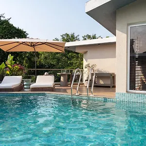 Casa de Férias Rainforest Woods, Assagao, Goa - Luxury 4 Bedroom Private Rooftop Pool - V5