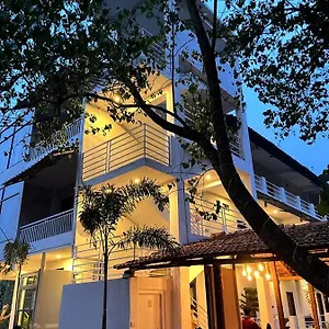 Hotel Fourteen Pods By The Sea 3*