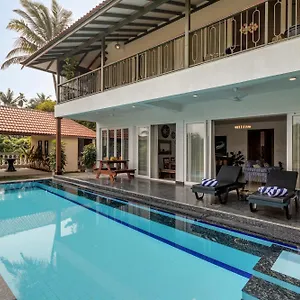 Verona By Hireavilla - 6br With Pool & Field View In Parra, North Goa Villa *