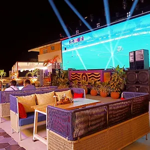 Just B Boutique With Nightclub