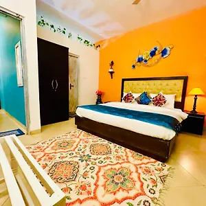 Gr Sol With Private Pool, Walking Distance To