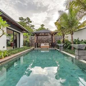 Villa Over Water - Rumah Hutan