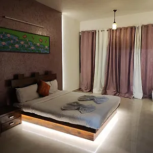 Yoyo Goa, The 2*