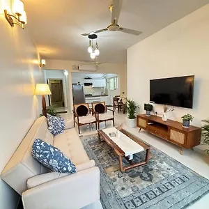 Retro Vintage Retreat 2bhk Zennova Stays, 5mins From Airport Apartamento