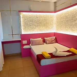 Couple Friendly Bath Tub Flats