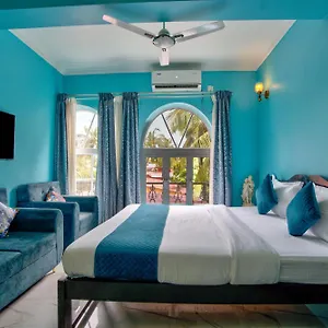 Candolim White Residency Бага