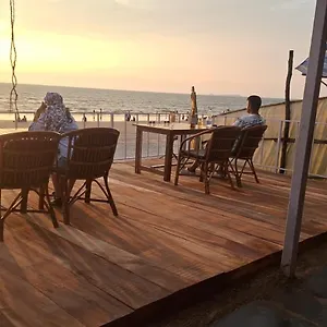 Happy Shack And Wooden Huts Курортный комплекс