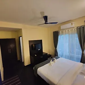 Riverbank Hotell Morjim