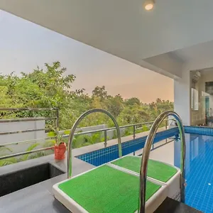 Lavish With Swimming Pool Candolim