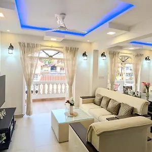 Apartment Sapna Homes 4bhk Penthouse, 5min To *