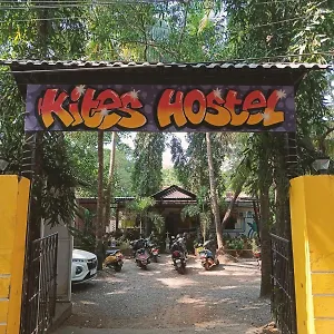 Kites And Goa - Near To Vagator And Hilltop - Fine Dine Restaurant Hostel Mapusa