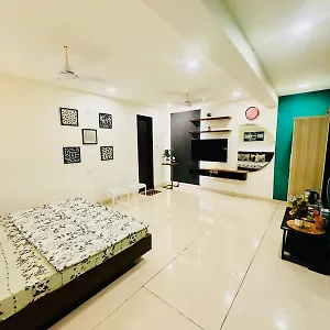 Chic In With Pool Access Nr * Vagator