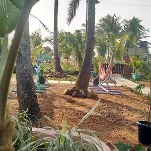 The Yuppi Hippi Hideout Pensjonat 2*