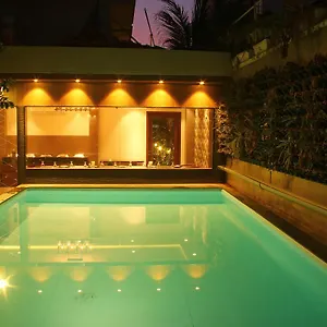 The Flora Residency מלון