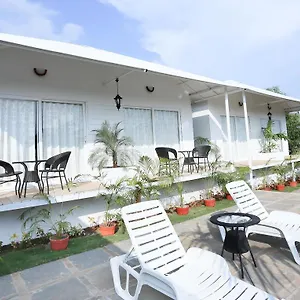 Treebo Pebble Shore 3* Morjim
