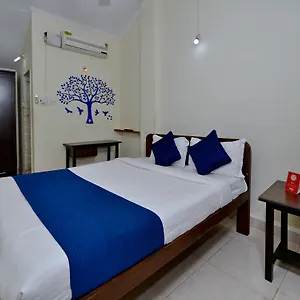 Oyo 833 Santosh Homes Hotel 2*