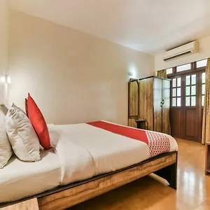 Oyo 4977 Kristal Sands Hotel