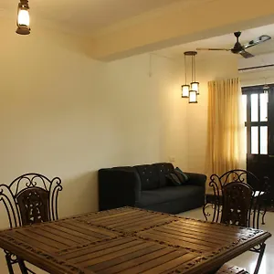 Oyo 9175 Cozy 1 Bhk Near קנדולים