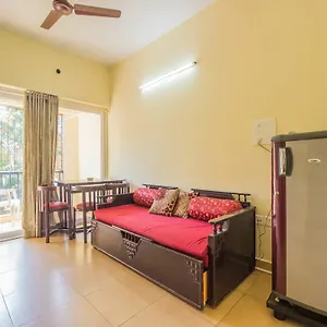 Oyo 11963 With Pool Hotel Arpora