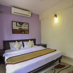 Oyo 10725 Modern Pool View 1bhk 3* Vagator
