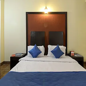 Oyo 078 Near Kfc Circle Hotel