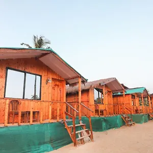 Spot On 65237 The Hangout Beach Huts 3*
