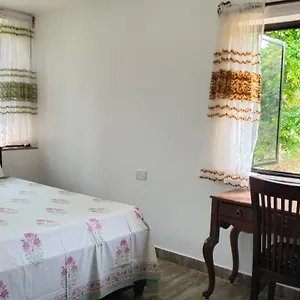 Casa Trinity - A/c Fully Furnished 2bhk & High Speed Wifi To Wfh