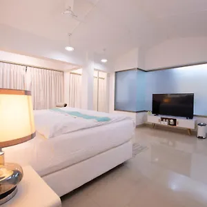 The Little Egret - Lake View Villa