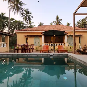 Bed and breakfast Caju Grove - The Big Yellow Goan House Guirim