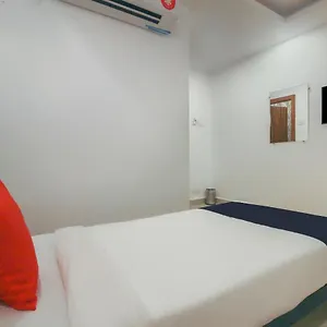 Capital O 70666 Colleins Holiday Homes Hotel 3*